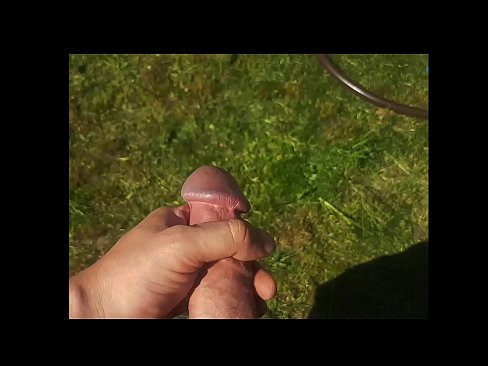 ❤️ O bunăciune fierbinte își face sex cu păsărica roz și ejaculează cu un squirt într-o grădină de vară ️❌ at ro.pornjk.ru
